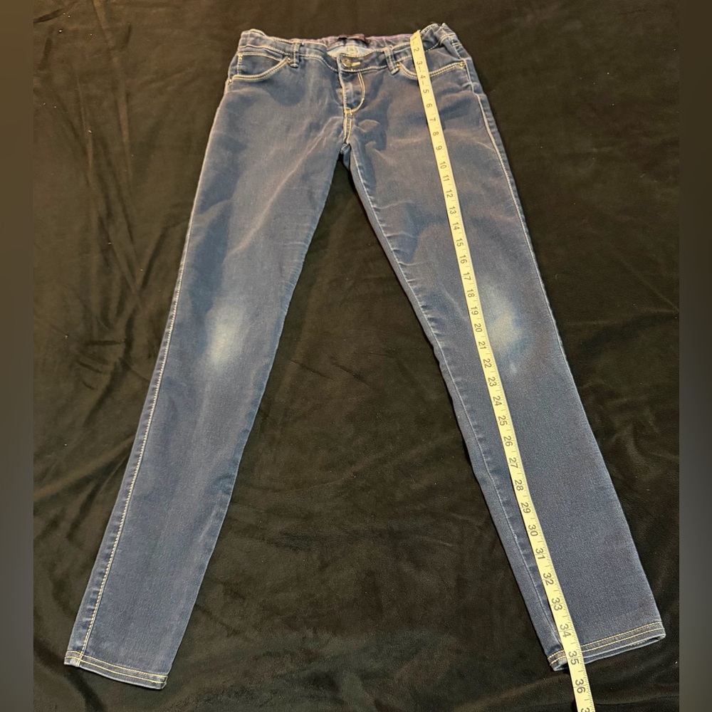 Levi’s 14R Girls Super Cute Jeans Measurements are in pictures Great Condition 🔥